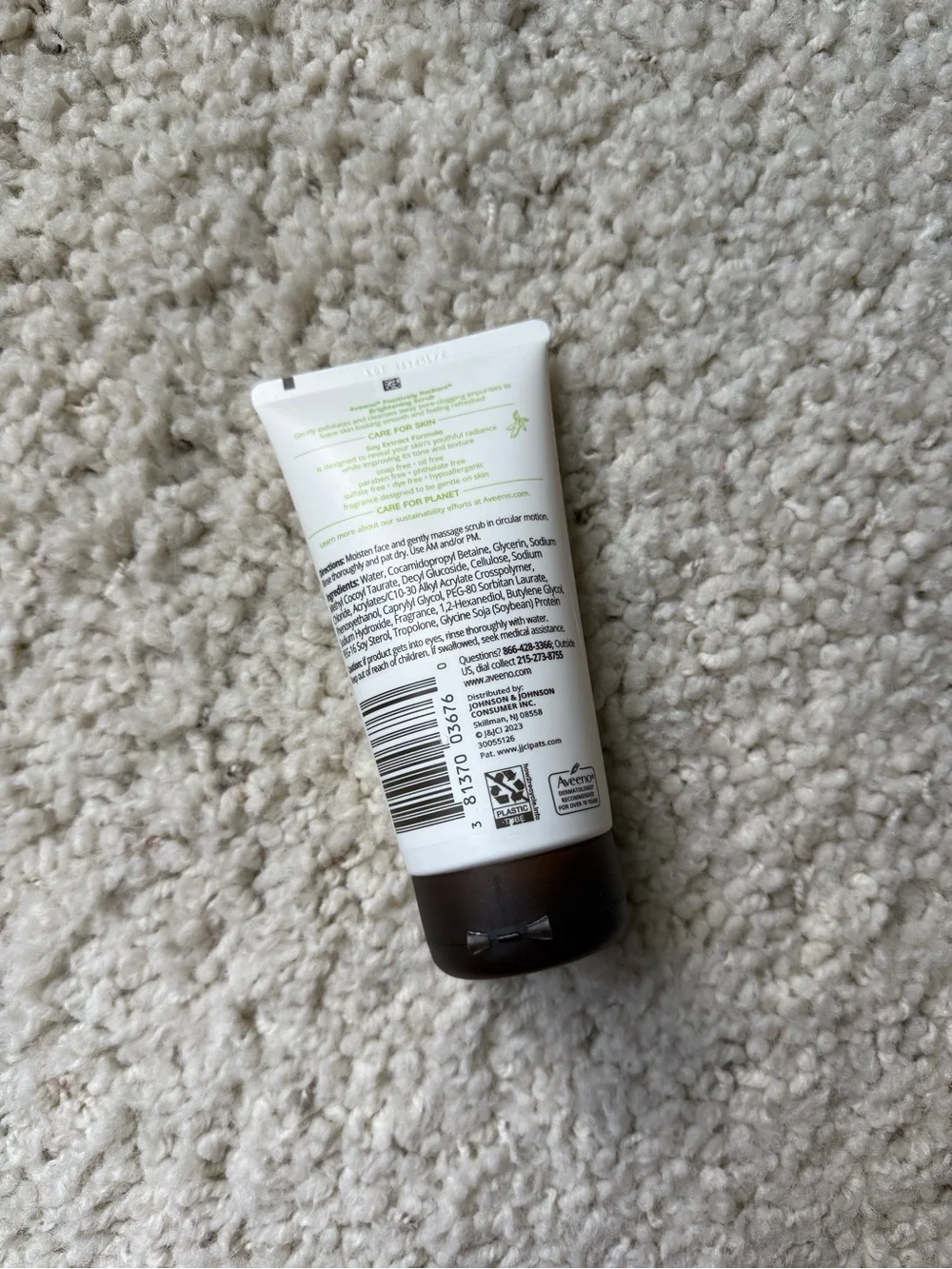 Aveeno Positively Radiant Brightening Scrub